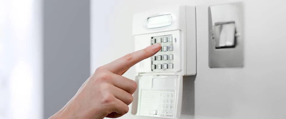 Instalacje elektryczne – montaż systemów alarmowych w budynkach